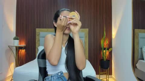 Snapshot of kaitt_ chatting on February 17, 2026, 12:34 pm KAITT online show from February 17, 2026, 12:34 pm