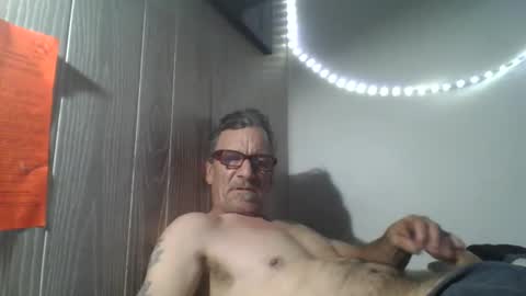 kalifornia91666 online show from December 23, 2025, 4:10 am