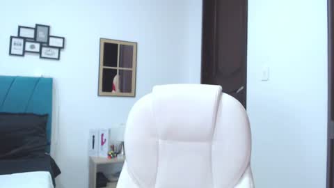 Kamilalopez online show from January 27, 2025, 10:49 pm