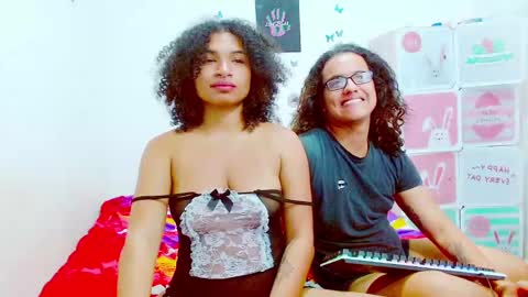 Dante and Carolina independient model online show from February 4, 2025, 3:00 am