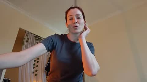 Kamila online show from March 19, 2026, 2:32 pm