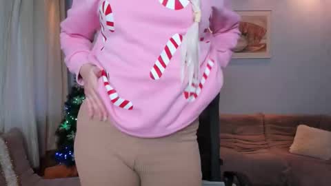 Camila online show from December 17, 2025, 6:19 am