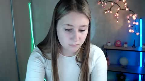 kamilla_love_ online show from June 8, 2026, 11:54 am