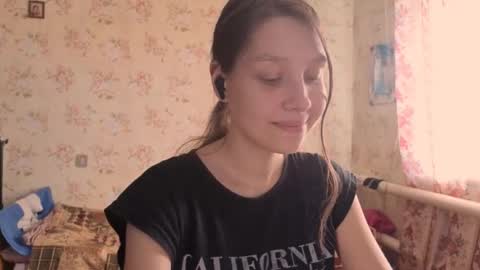 Snapshot of kamisalling chatting on October 17, 2025, 7:22 am Mari  Simmons online show from October 17, 2025, 7:22 am