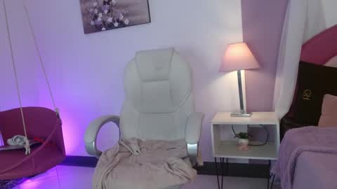 kaoryy_1 online show from May 13, 2026, 11:18 am