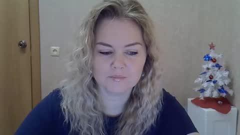 karennelsonx online show from December 22, 2025, 8:55 am