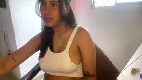 Snapshot of kariina_candy chatting on June 5, 2026, 7:41 pm kariina candy and fox online show from June 5, 2026, 7:41 pm