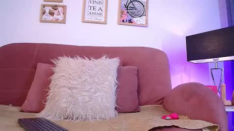 karina online show from December 15, 2025, 6:56 pm