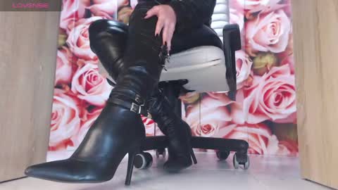 Snapshot of karina_mistress chatting on May 3, 2026, 4:57 pm Karina Mistress online show from May 3, 2026, 4:57 pm