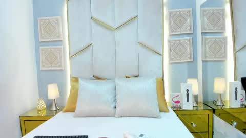 karinaacox online show from April 4, 2026, 12:35 pm