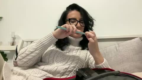 Snapshot of karinablair chatting on February 26, 2025, 4:24 pm Karina online show from February 26, 2025, 4:24 pm