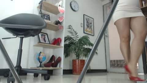 Snapshot of karinbellee chatting on January 12, 2025, 3:46 pm Karin online show from January 12, 2025, 3:46 pm