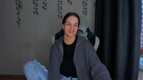 karla_lim online show from October 15, 2025, 10:26 am