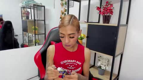 karlaslutskinny__ online show from December 17, 2025, 3:23 am