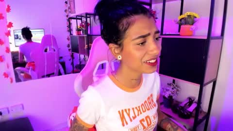 karlaslutskinny__ online show from February 14, 2026, 11:12 pm