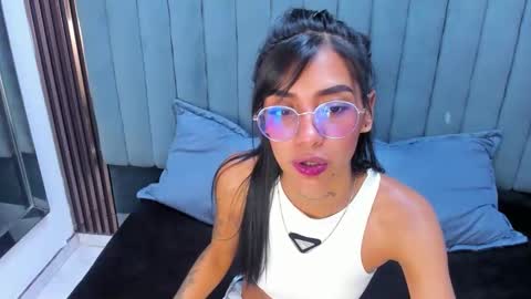karlaslutskinny__ online show from April 8, 2026, 8:31 pm