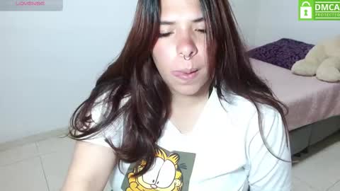 Snapshot of karlathompson chatting on October 30, 2025, 12:12 am Karla online show from October 30, 2025, 12:12 am