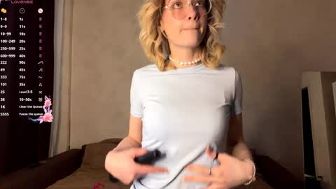 Olivia online show from May 25, 2026, 2:17 am