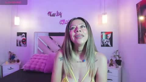 Snapshot of karly_moonn chatting on November 5, 2025, 7:58 pm Karly Moonns online show from November 5, 2025, 7:58 pm