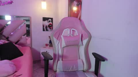 Snapshot of karly_moonn chatting on May 25, 2026, 10:16 pm Karly Moonns online show from May 25, 2026, 10:16 pm