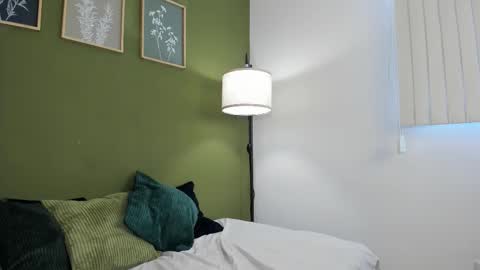 Karlye online show from September 17, 2025, 12:18 pm