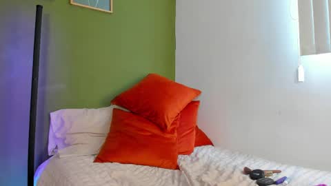 Karlye online show from May 21, 2026, 5:42 pm