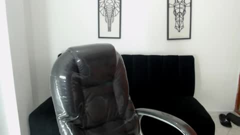 Snapshot of karlye_hot chatting on January 4, 2025, 3:40 am KARLYE online show from January 4, 2025, 3:40 am