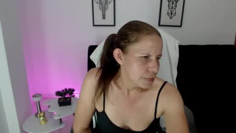 Snapshot of karlye_hot chatting on February 12, 2025, 9:10 am KARLYE online show from February 12, 2025, 9:10 am
