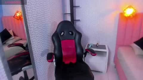 Snapshot of karolagrey chatting on April 16, 2026, 12:50 pm karolagrey online show from April 16, 2026, 12:50 pm