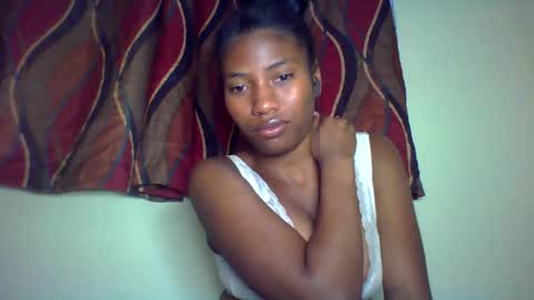 Snapshot of karoliee chatting on June 3, 2026, 4:56 pm karoliee online show from June 3, 2026, 4:56 pm