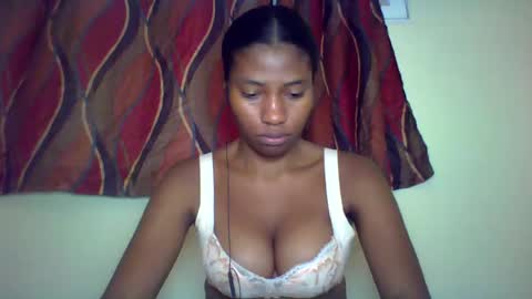 Snapshot of karoliee chatting on June 18, 2026, 9:09 am karoliee online show from June 18, 2026, 9:09 am