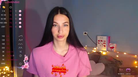 Snapshot of karolina_hottie_ chatting on April 27, 2026, 2:09 am Kira online show from April 27, 2026, 2:09 am