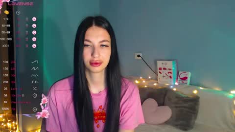 Snapshot of karolina_hottie_ chatting on May 5, 2026, 1:57 am Kira online show from May 5, 2026, 1:57 am