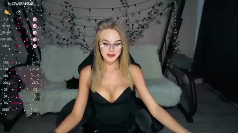 KarolinaHayes online show from July 7, 2026, 4:33 pm