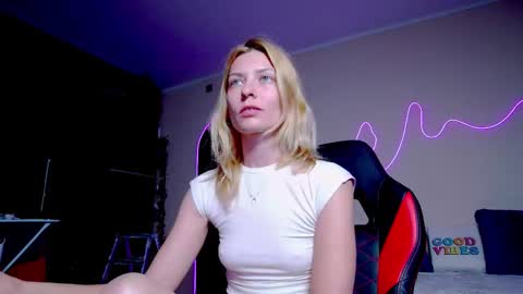 karoline121 online show from September 30, 2025, 8:03 pm