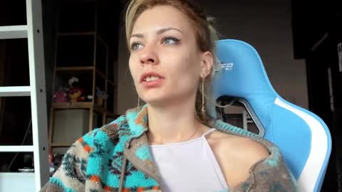 karoline121 online show from November 12, 2025, 6:03 am