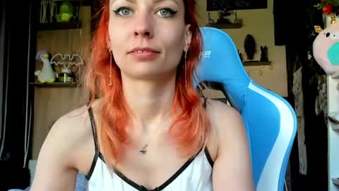 Snapshot of karoline121 chatting on April 16, 2026, 10:05 am karoline121 online show from April 16, 2026, 10:05 am