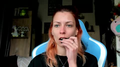 Snapshot of karoline121 chatting on April 29, 2026, 5:00 am karoline121 online show from April 29, 2026, 5:00 am