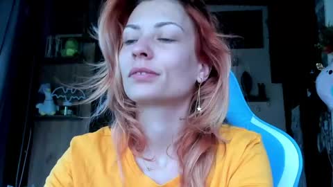 Snapshot of karoline121 chatting on May 1, 2026, 4:06 am karoline121 online show from May 1, 2026, 4:06 am