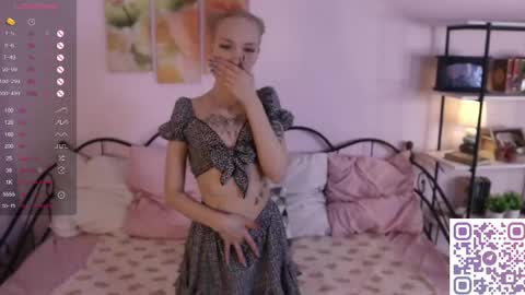Snapshot of karoline__whitee chatting on June 5, 2026, 10:15 pm Karoline online show from June 5, 2026, 10:15 pm