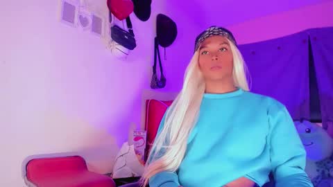 Snapshot of karoll_scoott chatting on January 13, 2026, 12:05 am karol online show from January 13, 2026, 12:05 am