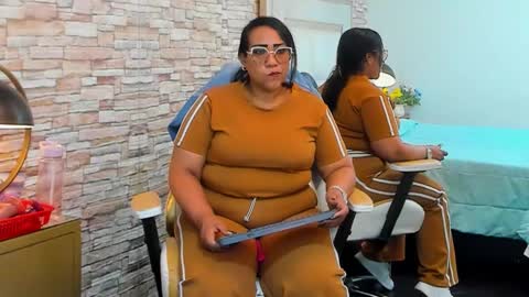 karolwestt online show from October 22, 2025, 1:44 pm