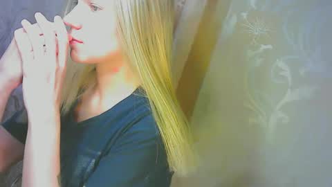 Caroline Fox online show from September 17, 2025, 10:50 am