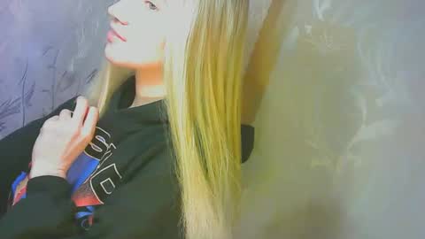 Caroline Fox online show from September 26, 2025, 9:13 am