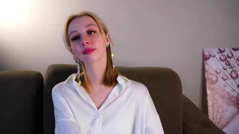 Snapshot of karonberkman chatting on February 27, 2026, 12:49 pm Angel online show from February 27, 2026, 12:49 pm