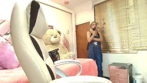 kataleya_bella online show from November 19, 2025, 6:41 pm