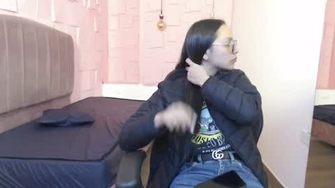 Katalina online show from December 3, 2025, 12:36 pm