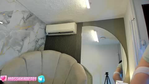 Im Katherine but call me Kate  online show from February 5, 2025, 12:06 pm