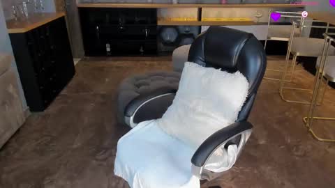  Kate Owens  online show from March 12, 2025, 10:26 am