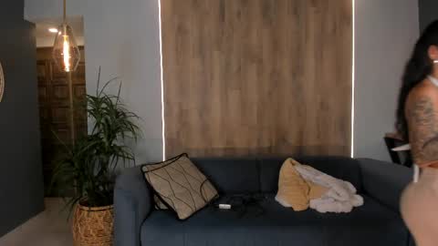 K A T E  online show from April 5, 2026, 9:39 am